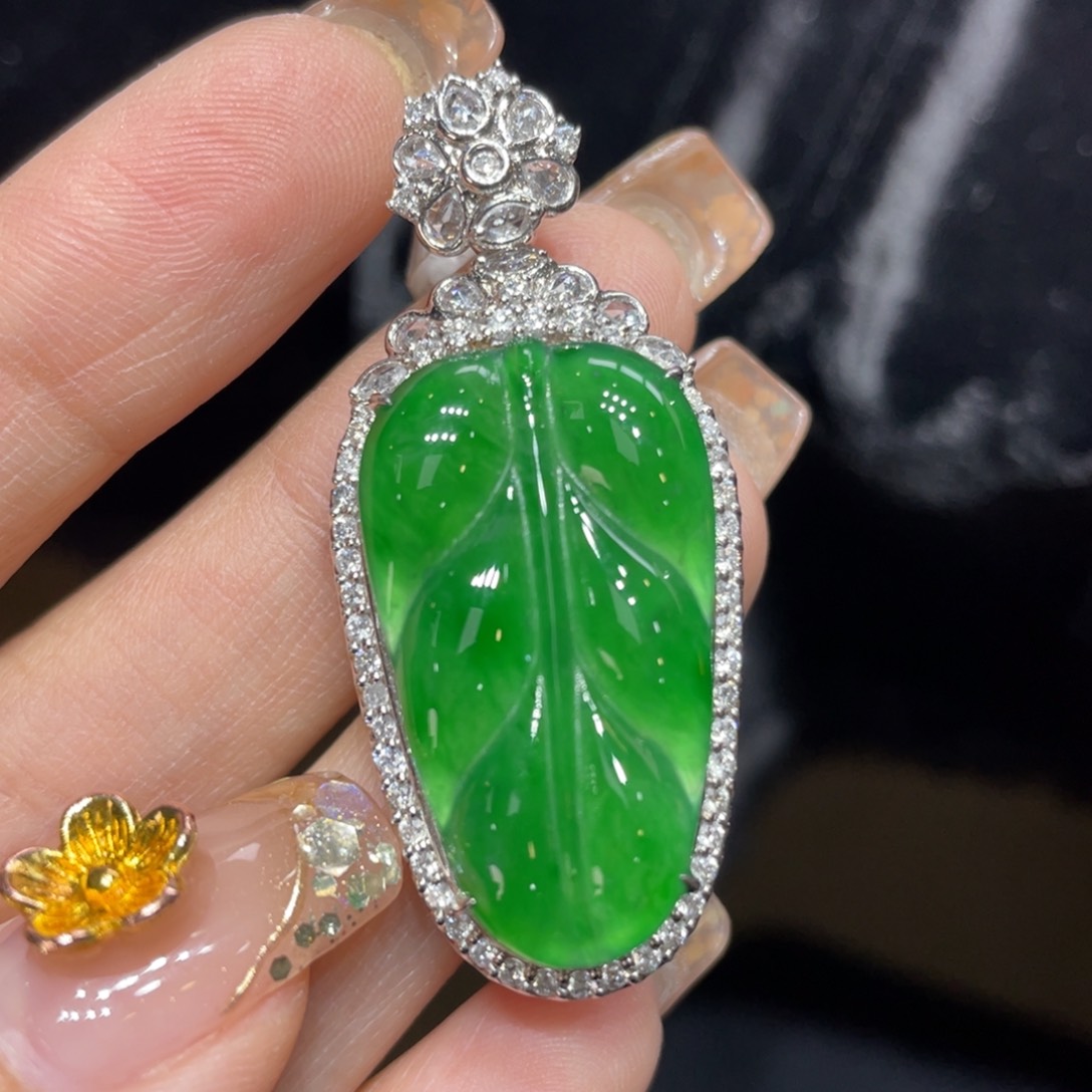 翡翠颈饰18K金镶嵌天然缅甸翡翠