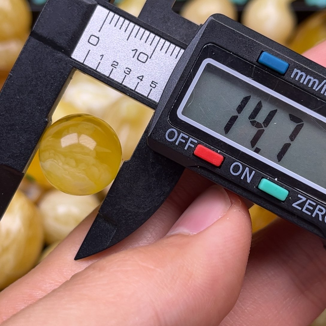 蜜蜡裸石未镶嵌蜜蜡