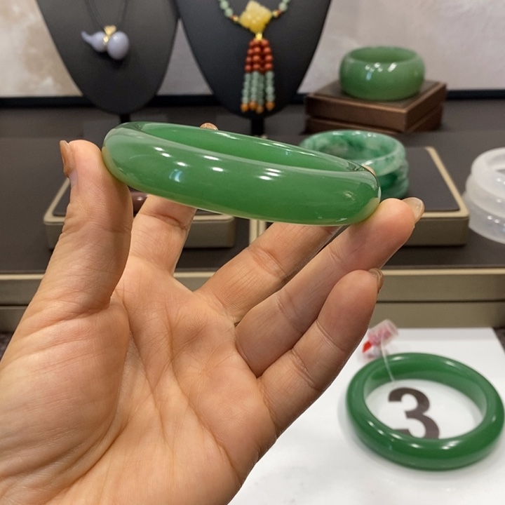 东陵石手镯未镶嵌大***儿