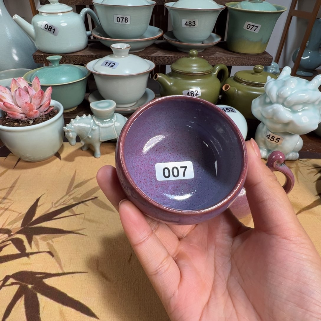 茶***筑陶杯子。          