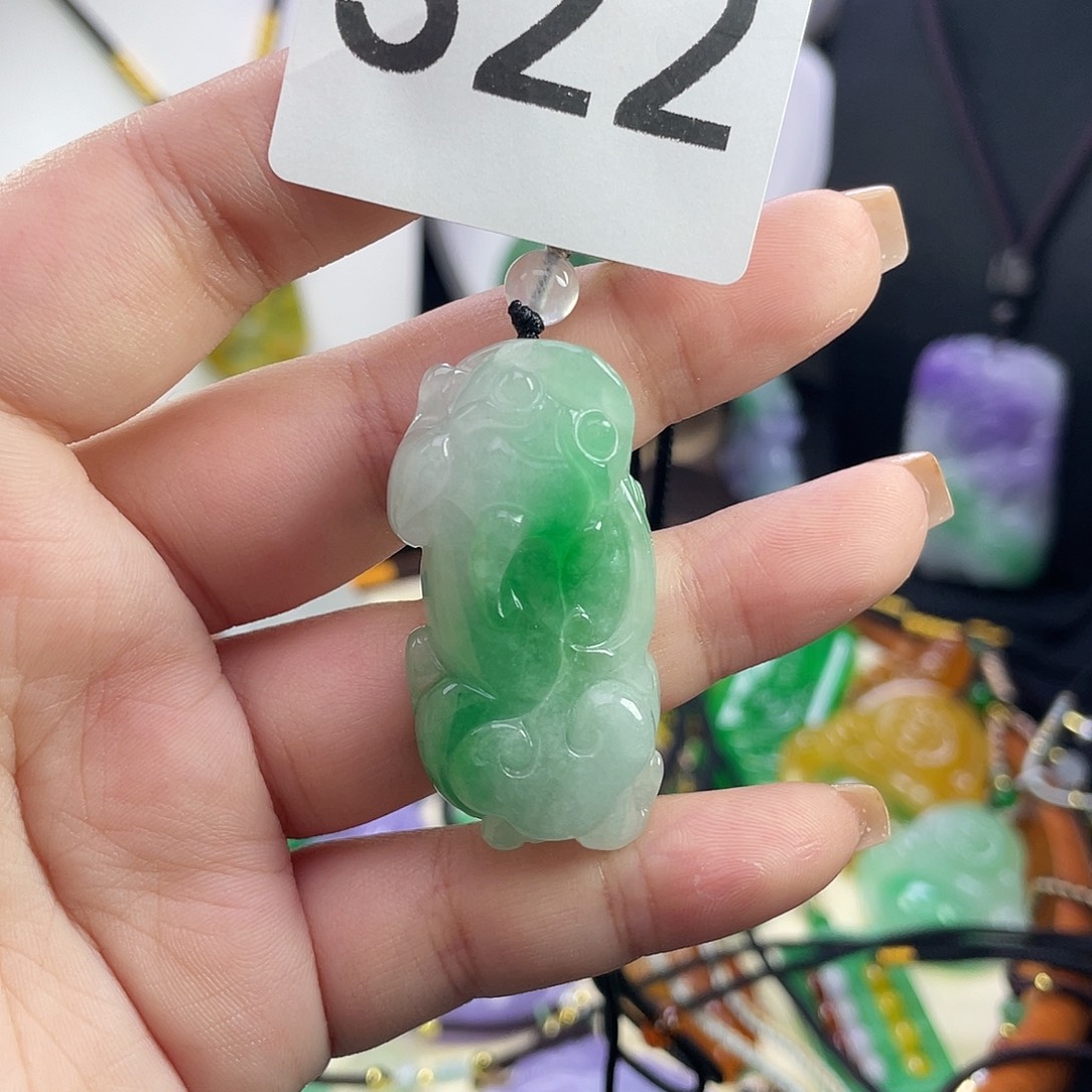 翡翠未镶嵌吊坠(赠链)