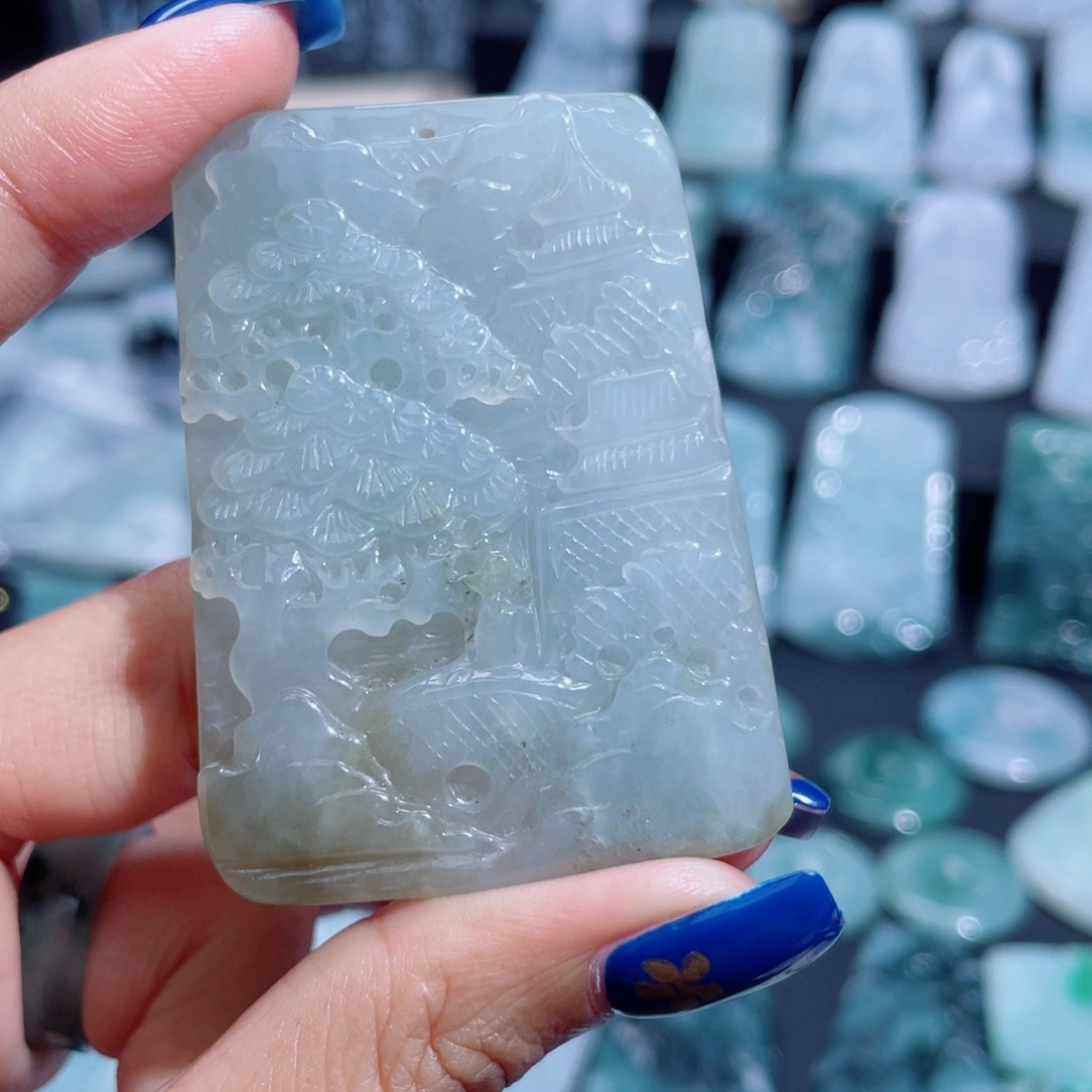 翡翠未镶嵌颈饰山水