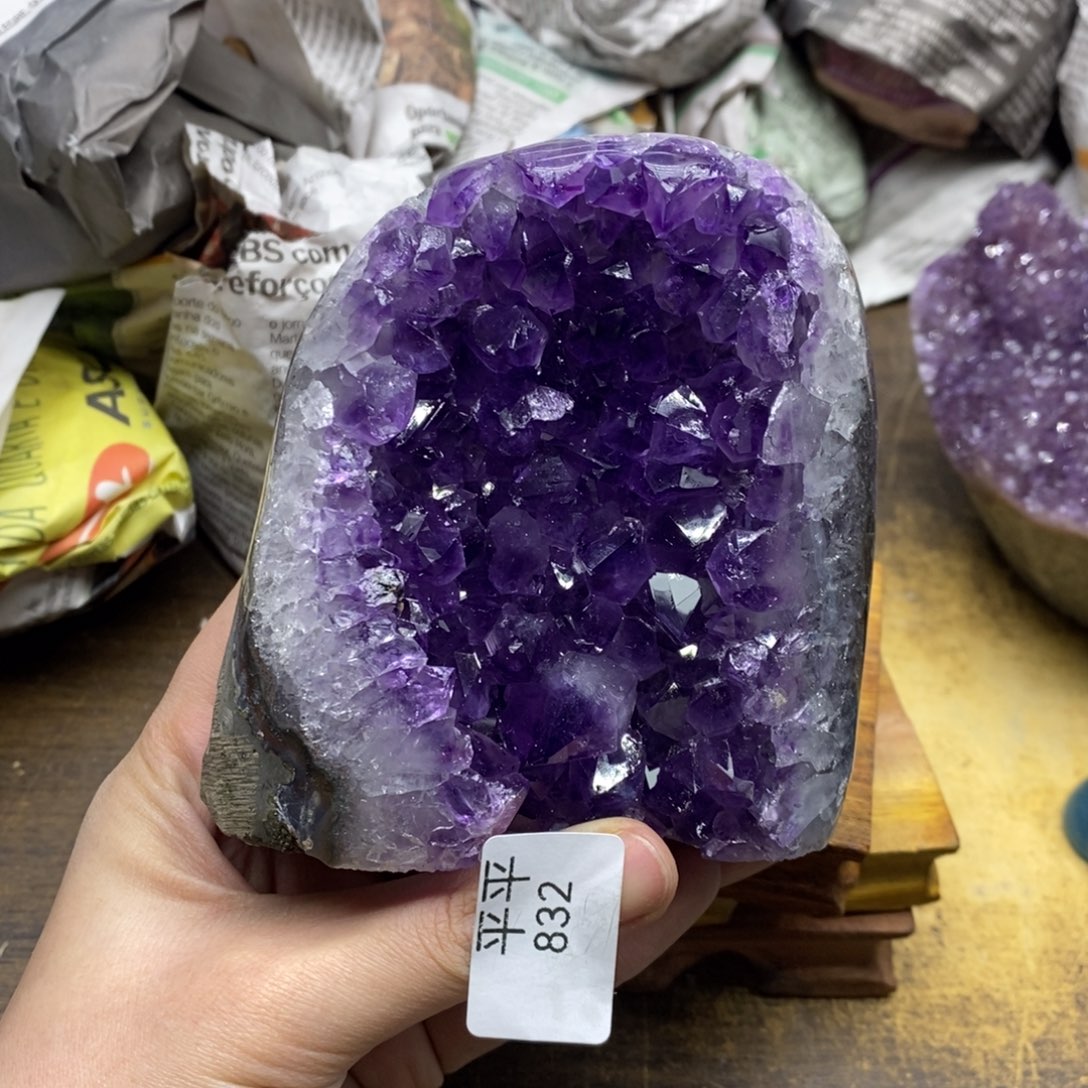 紫晶乌拉圭未镶嵌