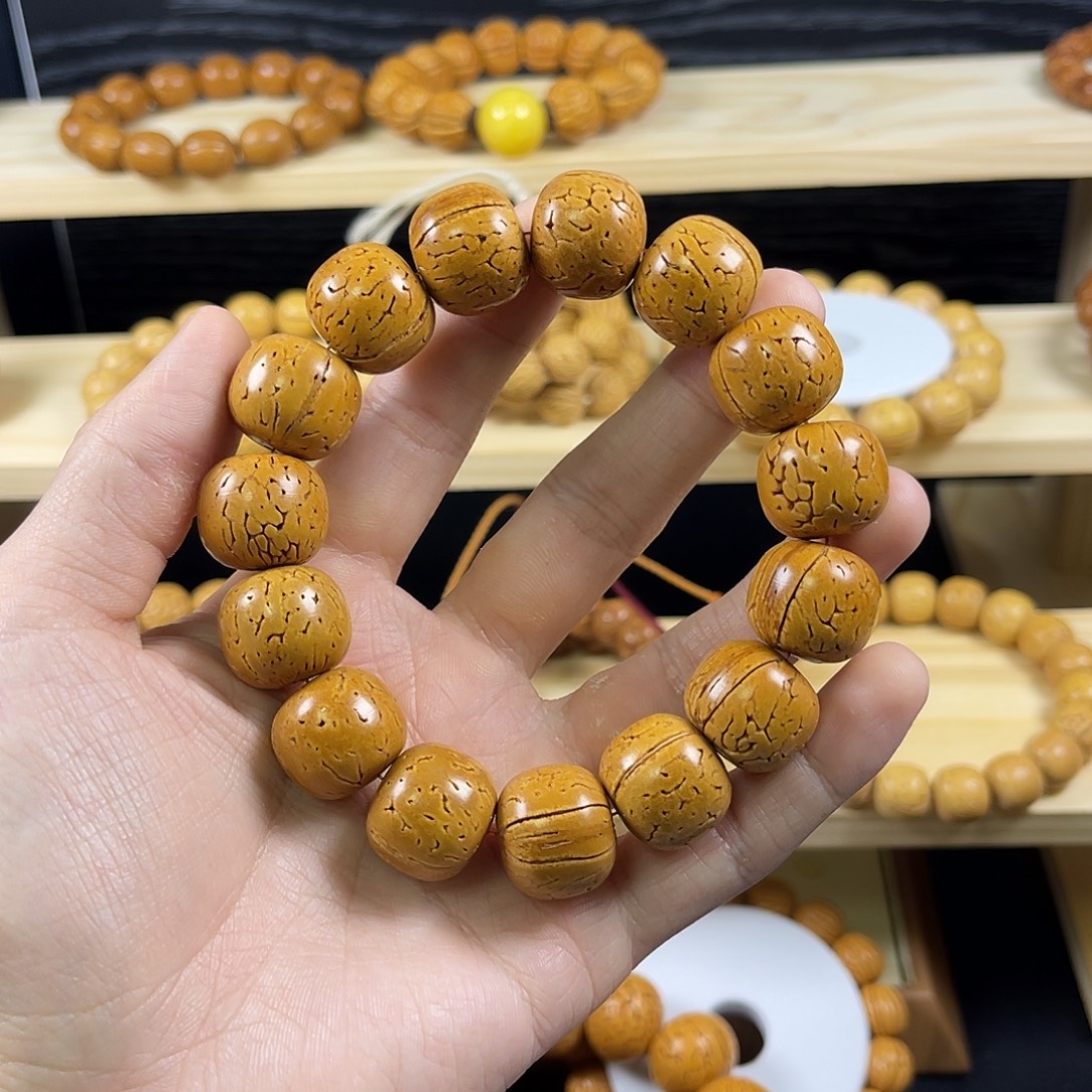 斌***斌桃核吊坠黄皮脑纹桃核大老型