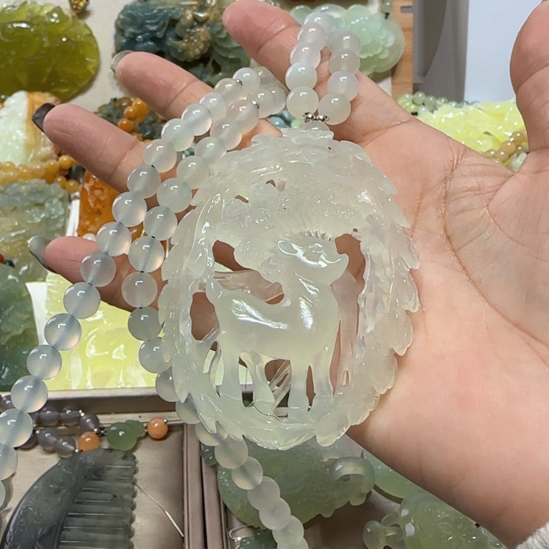 未镶嵌蛇纹石玉吊坠