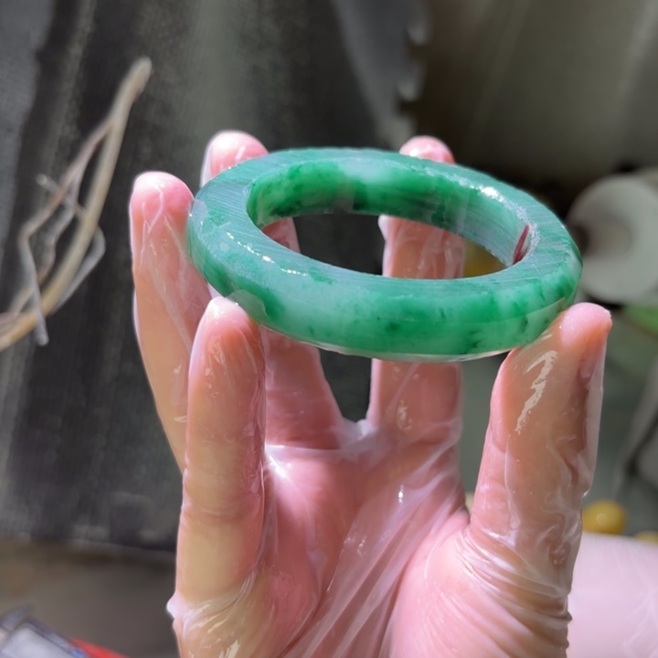 雾****石英质玉（非洲翠）未镶嵌手镯定制