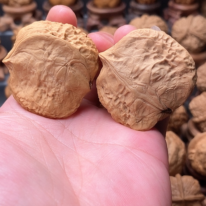 桃核把件于**、保持……