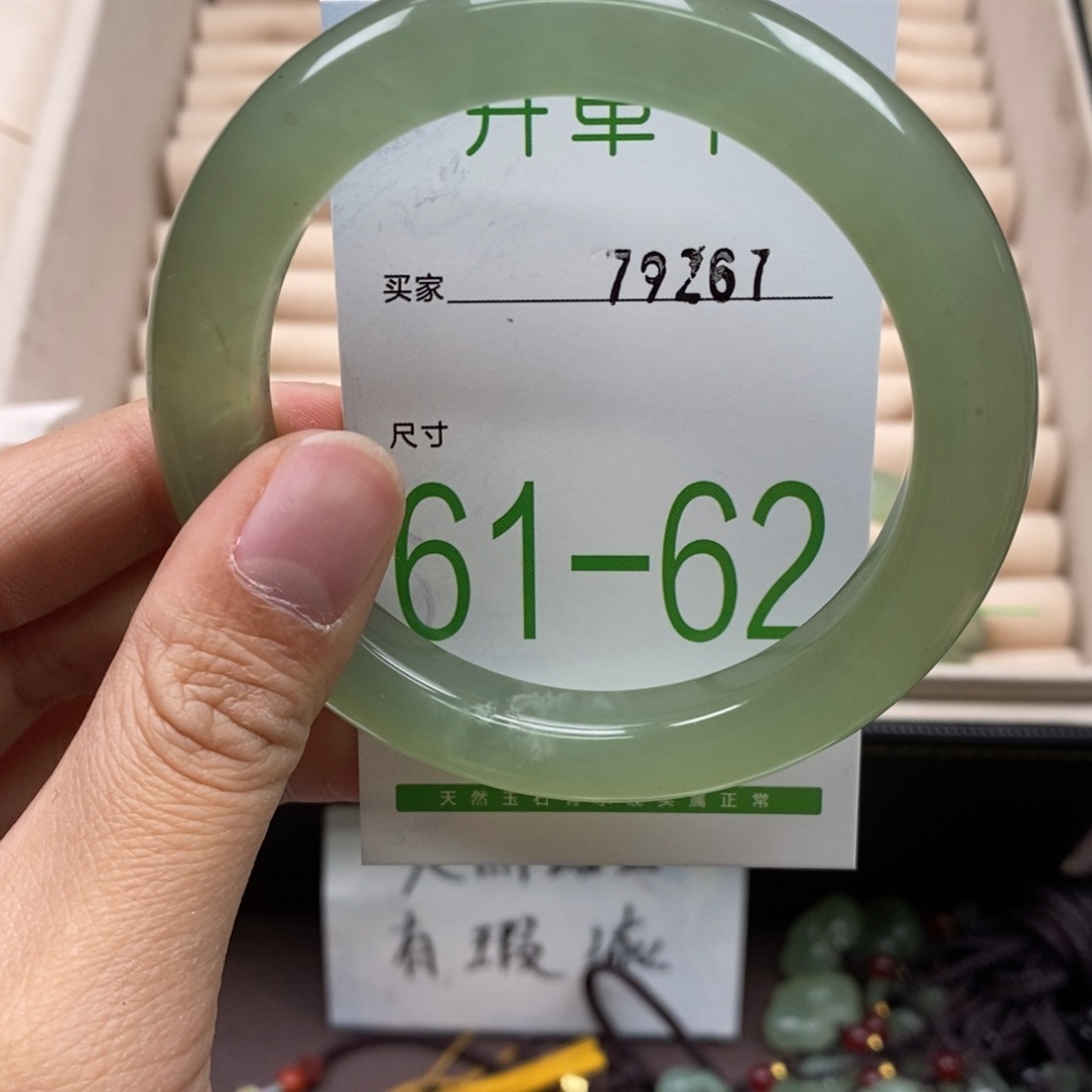 石英质玉手镯未镶嵌
