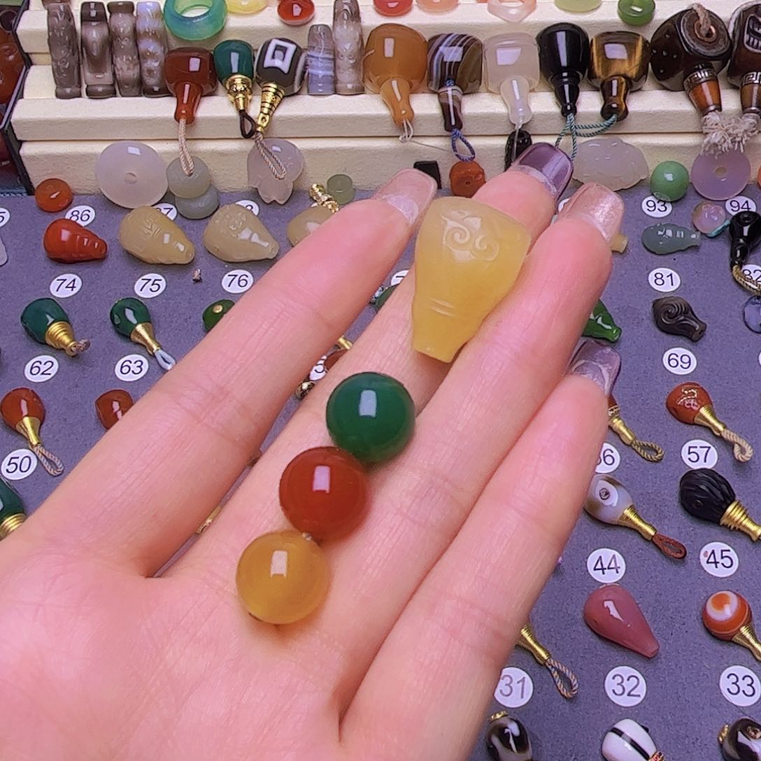 玛瑙/玉髓隔珠未镶嵌半*人