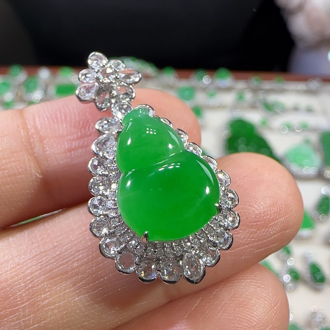 翡翠吊坠(不含链)18K金镶嵌