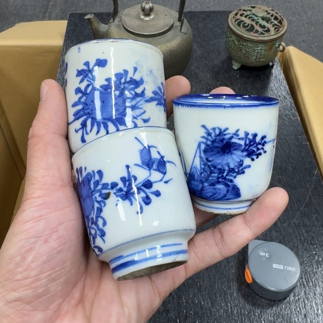 三个青花茶杯子呀