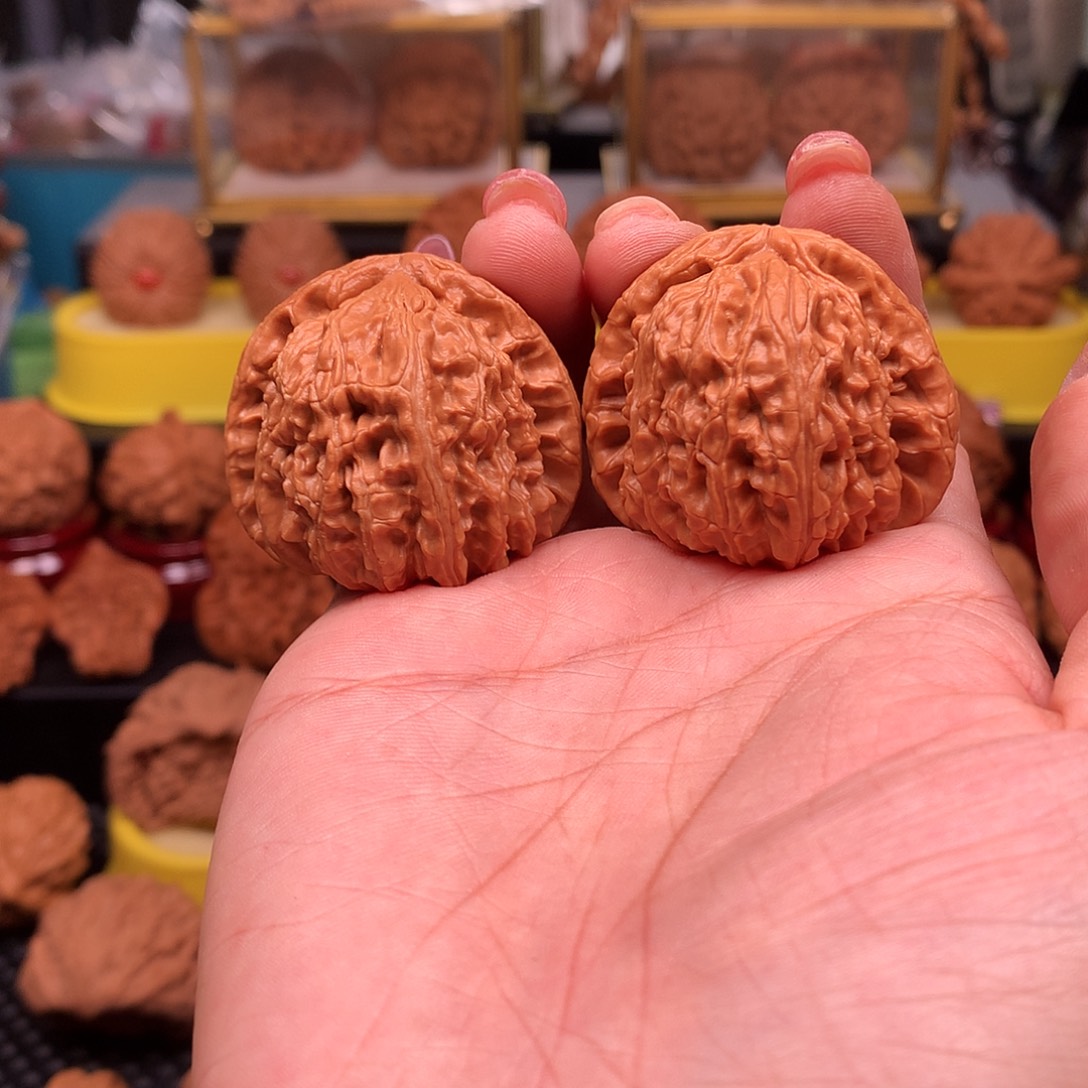 文玩核桃吊坠白狮子40