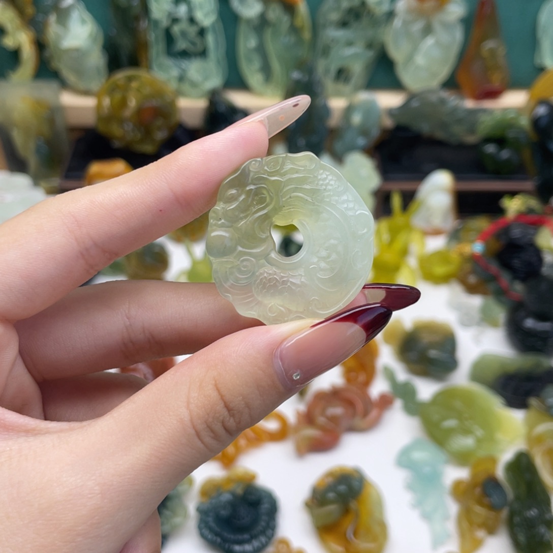 蛇纹石玉颈饰未镶嵌