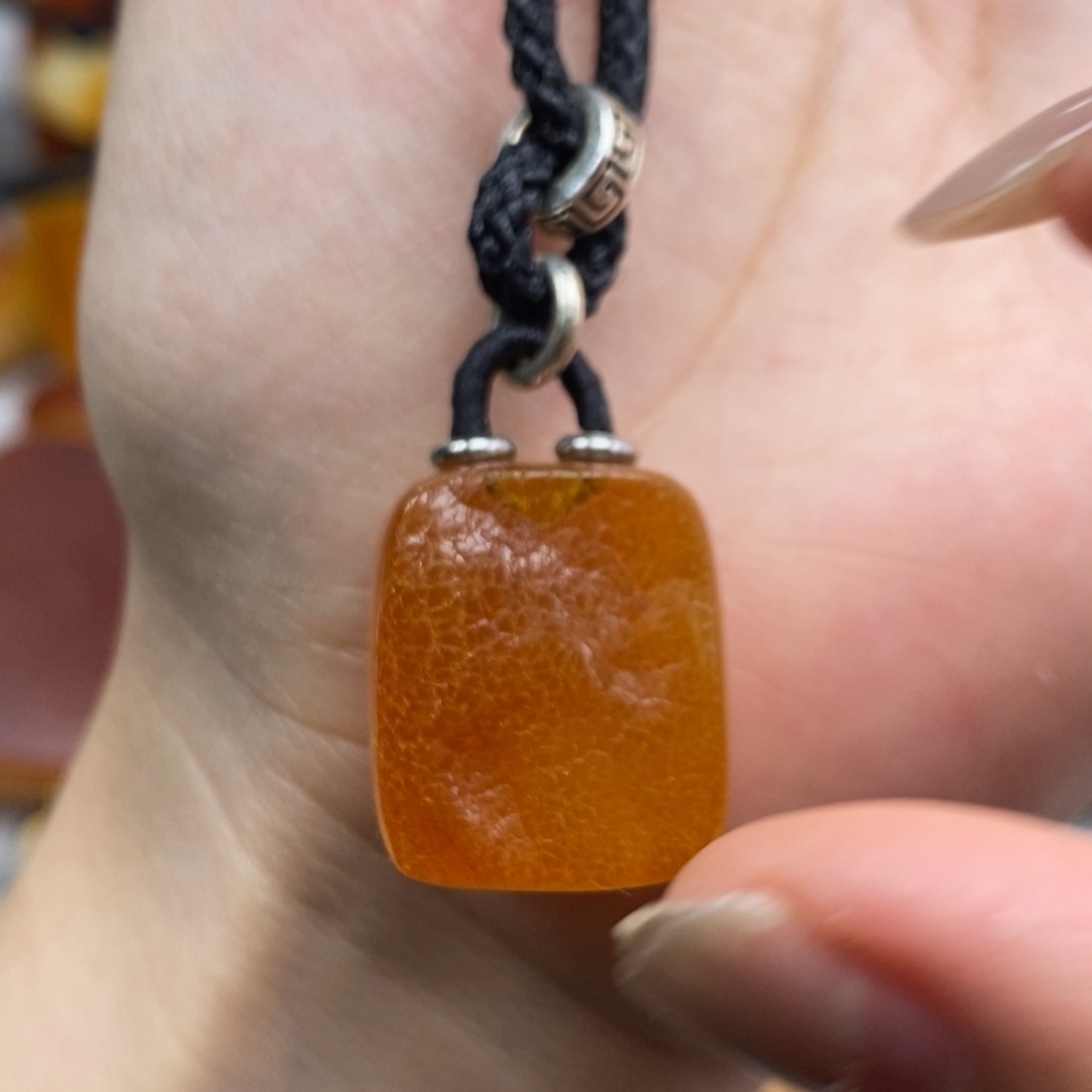 琥珀吊坠(赠链)未镶嵌