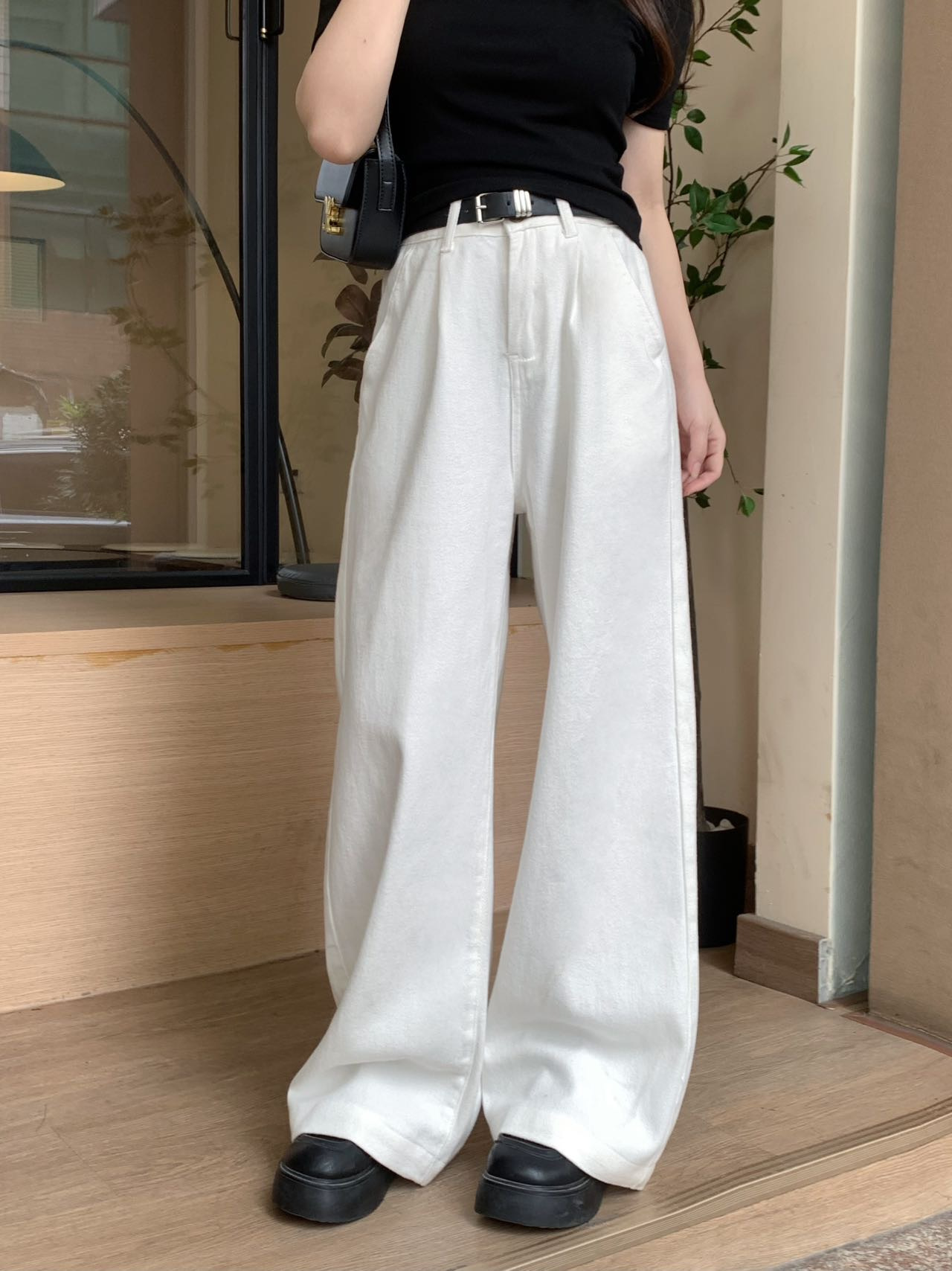 （运费补贴）秋冬通勤高腰遮胯显瘦百搭柔软垂感白色窄版阔腿牛仔裤