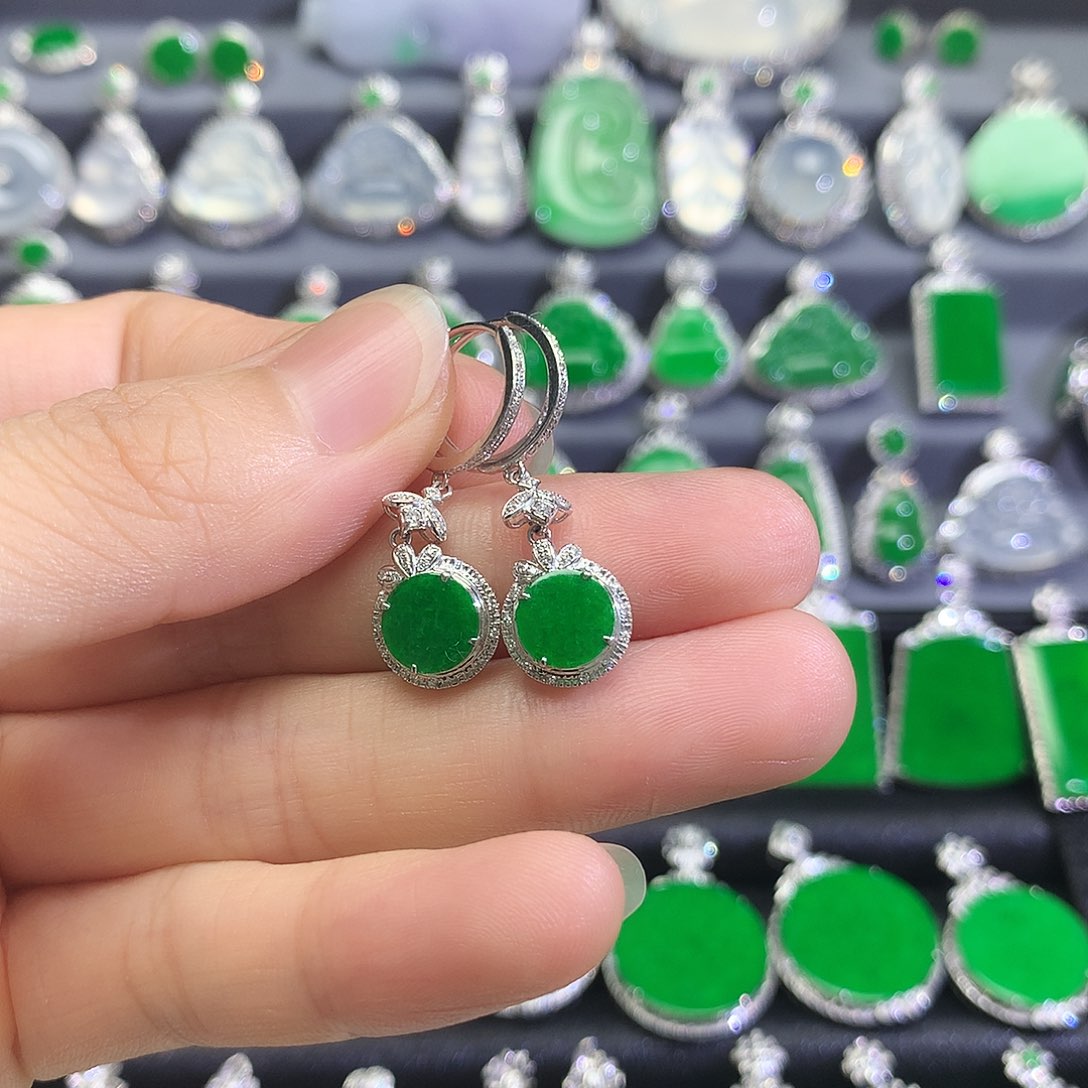 18K金镶嵌翡翠耳饰豪*多耳饰