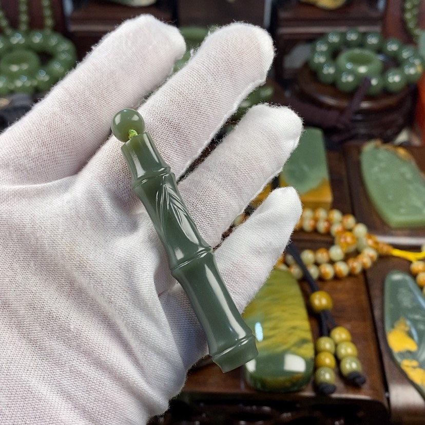 【闪购商品】岫岩老玉（透闪石质玉）颈饰未镶嵌