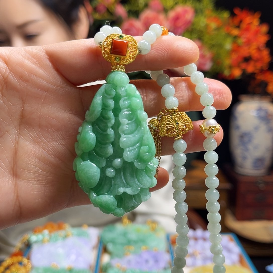 翡翠颈饰未镶嵌天然翡翠