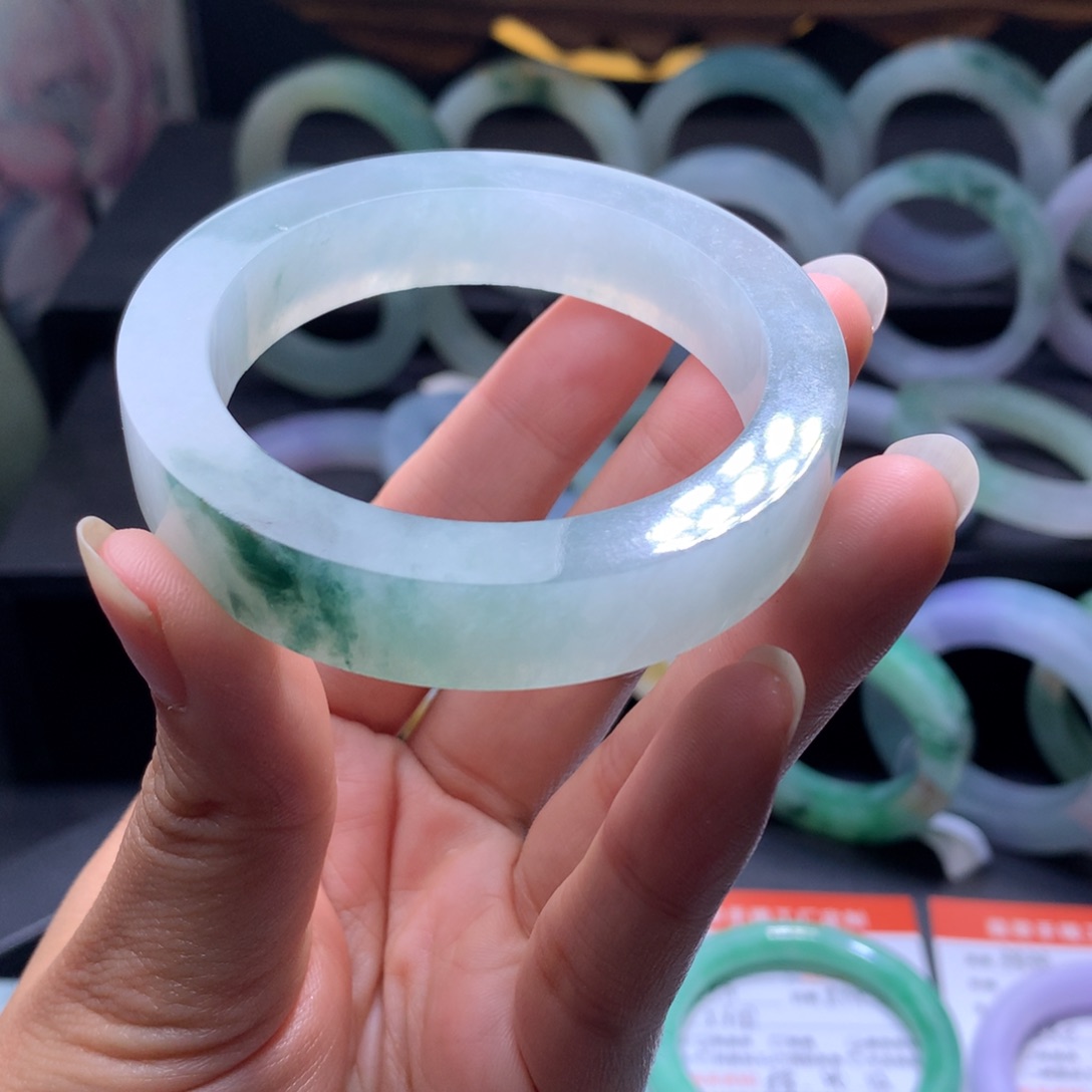 定制翡翠未镶嵌翡翠手镯