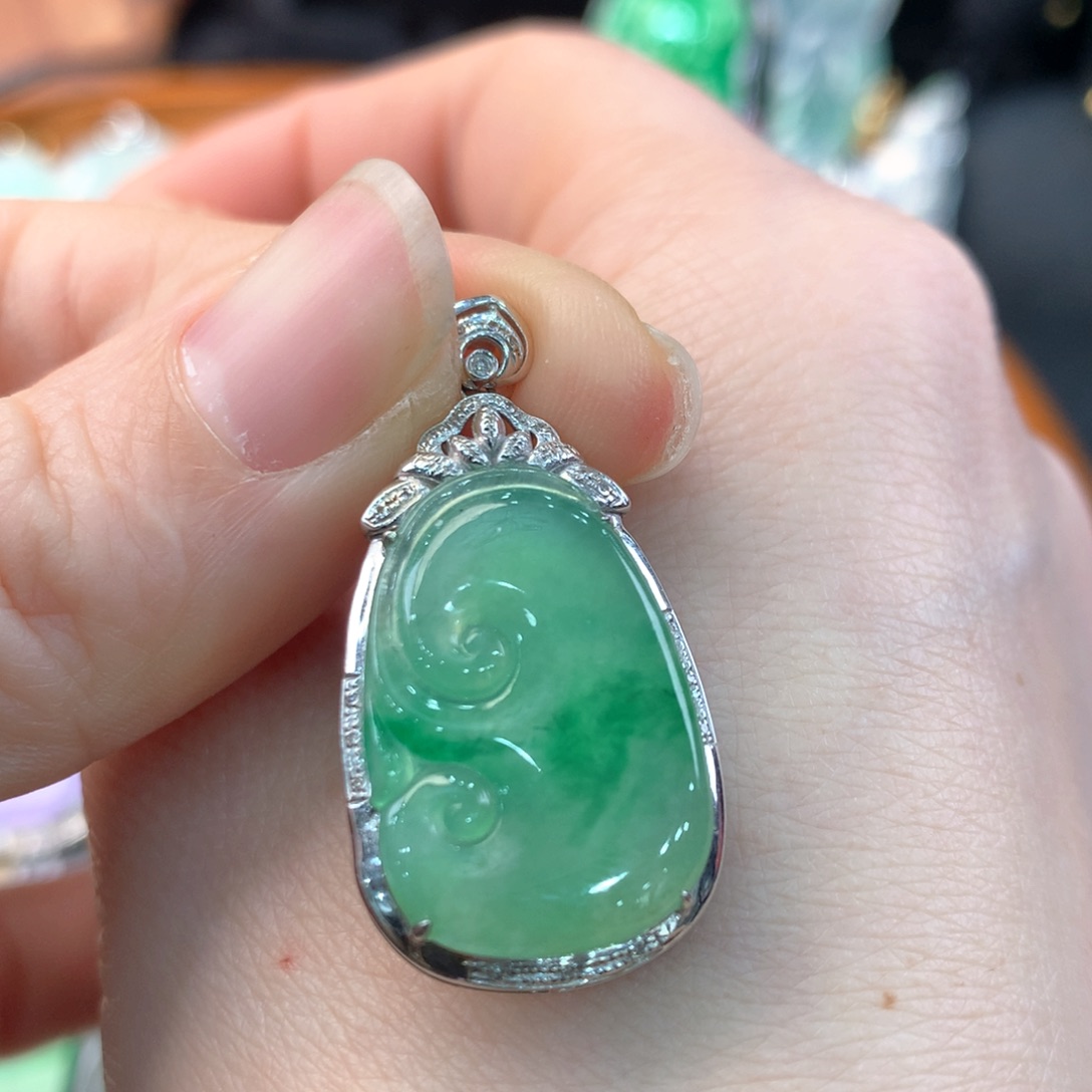翡翠吊坠(不含链)18K金镶嵌