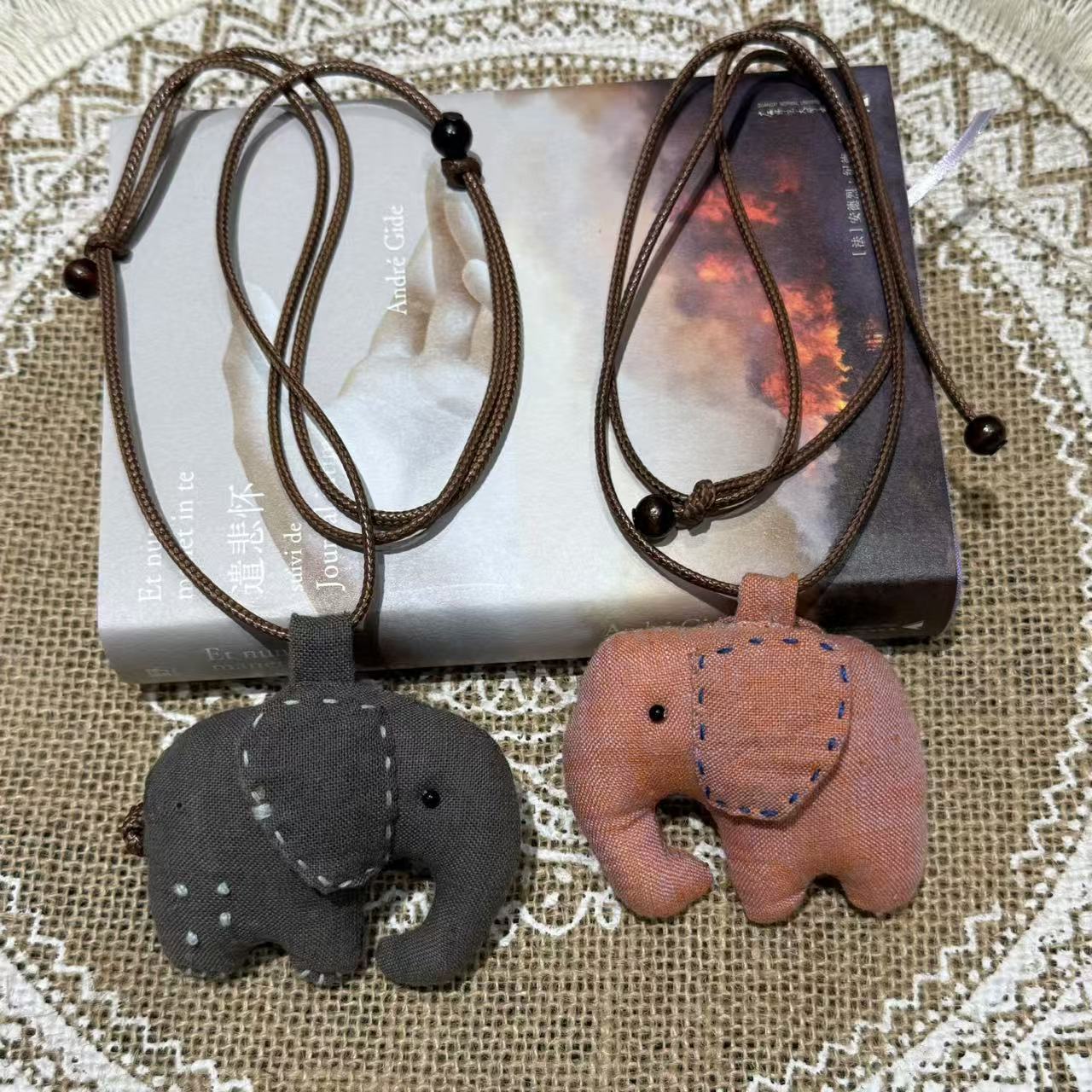 纯手工缝制小象节礼物服装挂饰