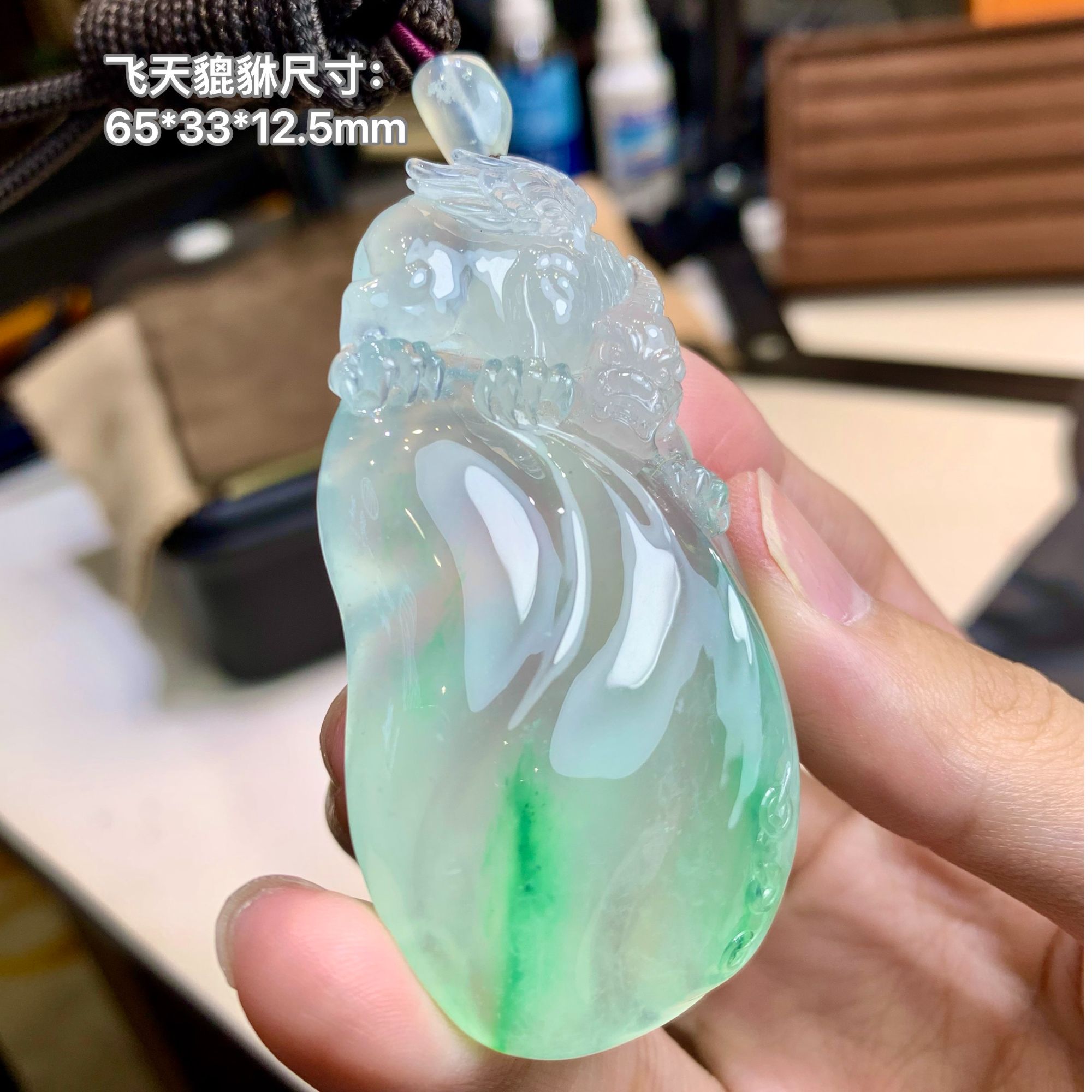 木纳高冰胶金丝绿翡翠飞天貔貅钱袋子雕刻冰透精美飘绿俏色通透