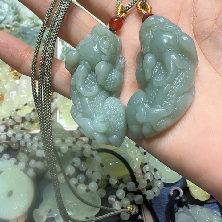 蛇纹石玉未镶嵌吊坠