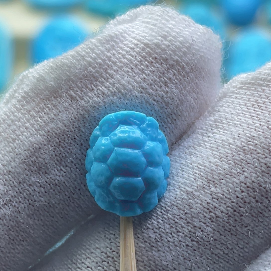 绿松石足铂镶嵌天然原矿绿松石雕刻件