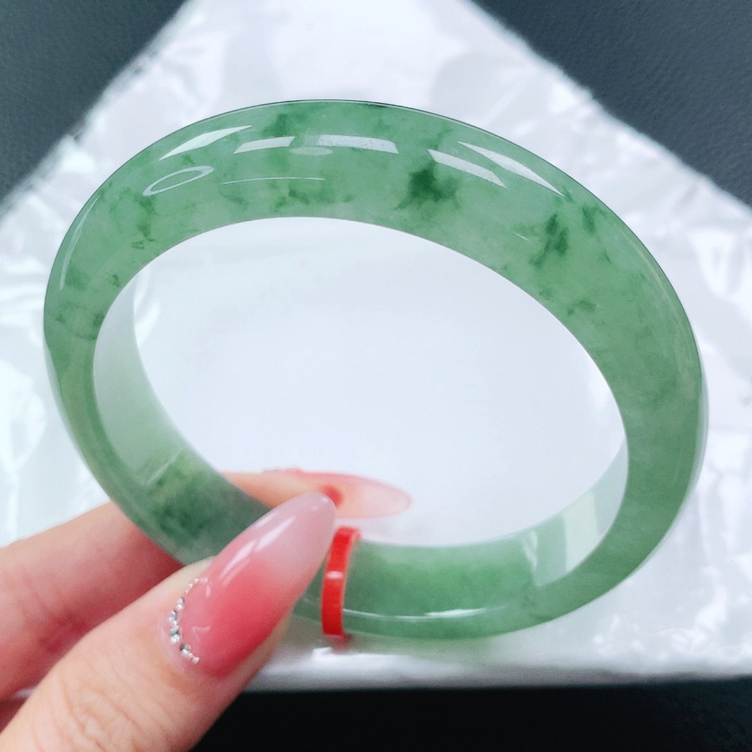 翡翠手镯未镶嵌58圈