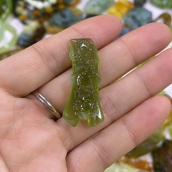 蛇纹石玉合金颈饰