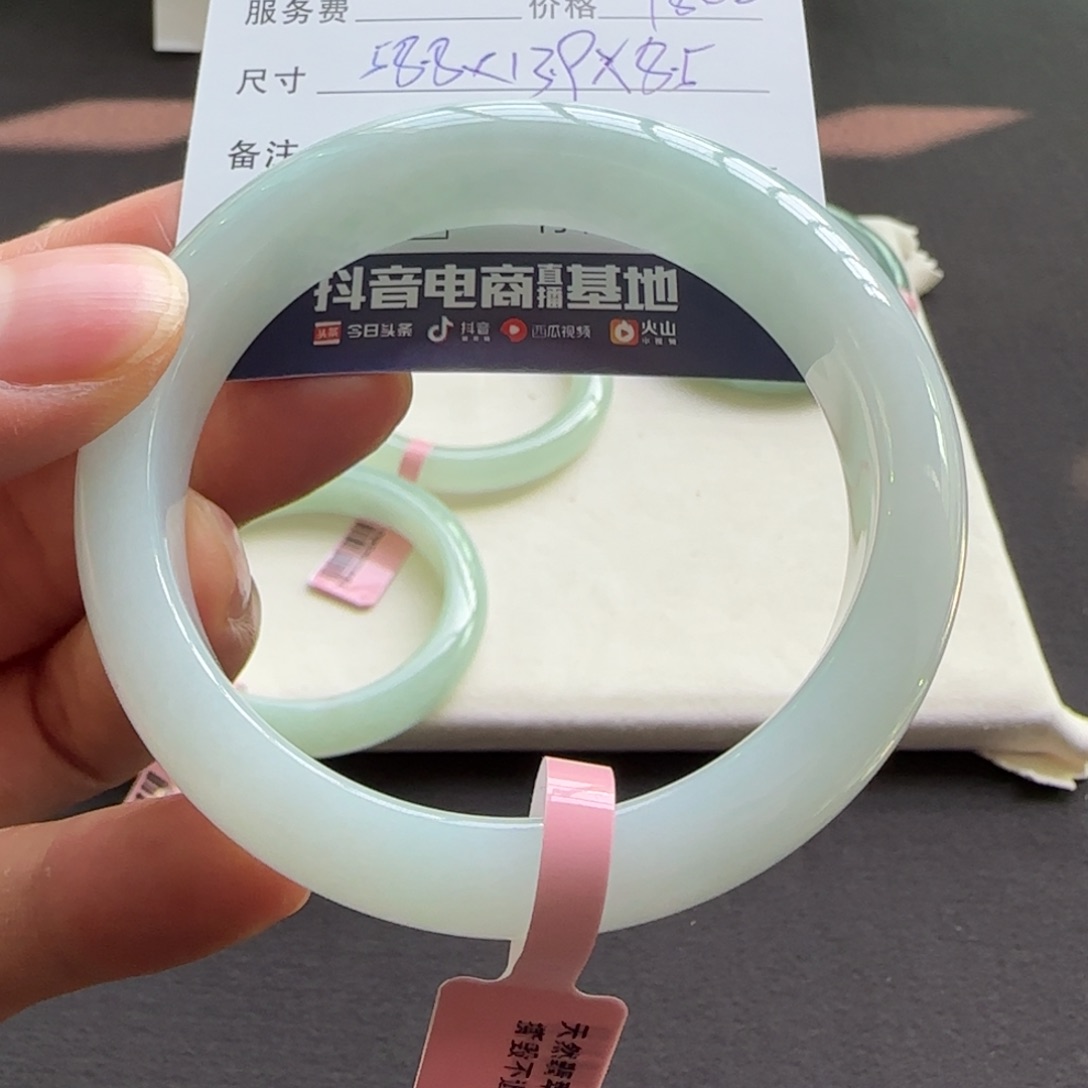 翡翠手镯未镶嵌天然A货翡翠手镯