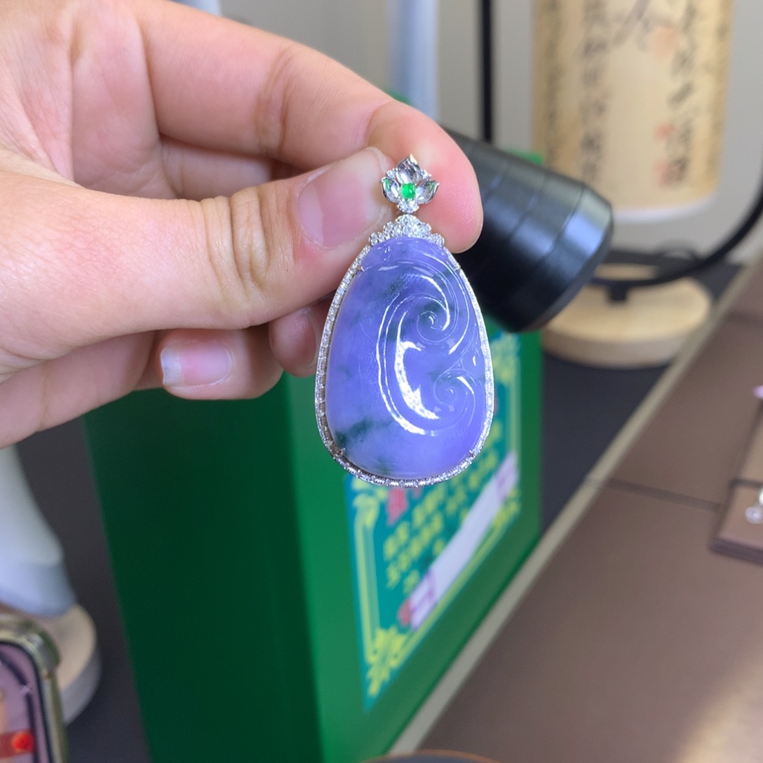 翡翠颈饰18K金镶嵌翡翠