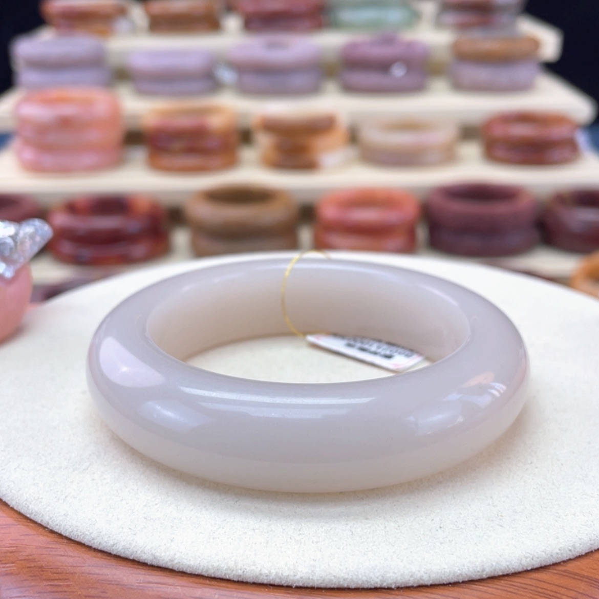 【闪购商品】石英质玉手镯未镶嵌爱***式