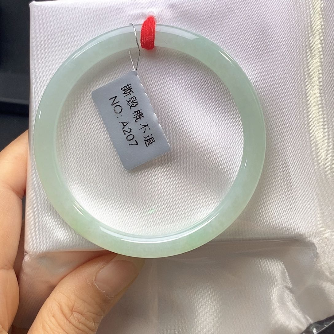 翡翠未镶嵌手镯（圆镯）53.5