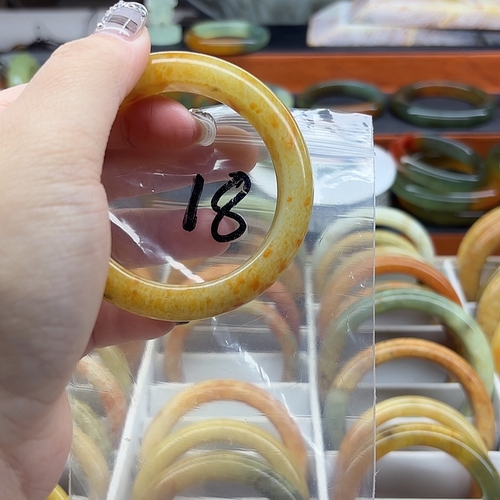 离***蛇纹石玉未镶嵌手镯（圆镯）