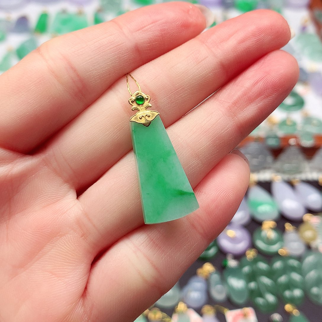 翡翠18K金镶嵌颈饰天然翡翠A货