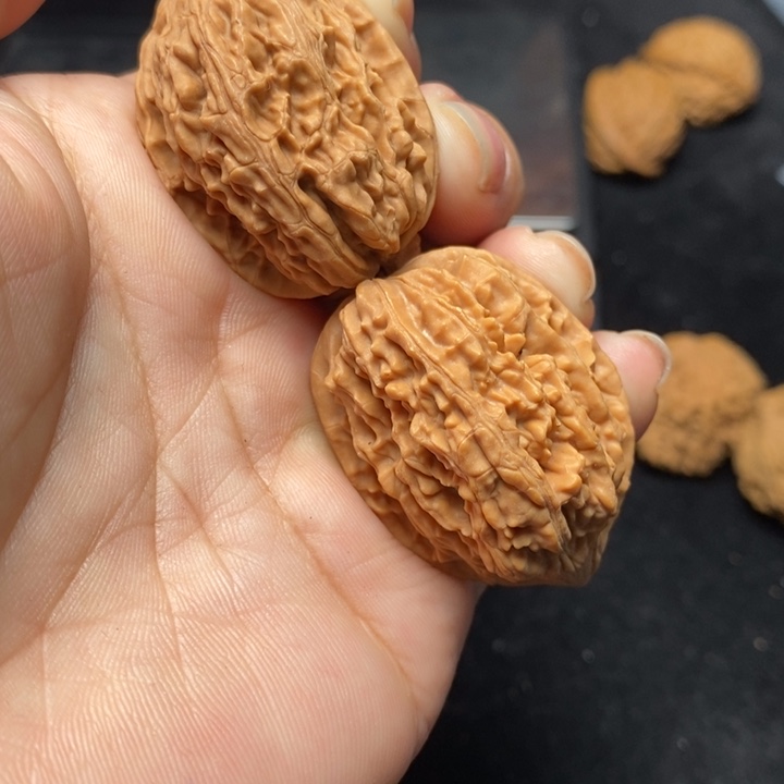 文玩核桃吊坠鸡心