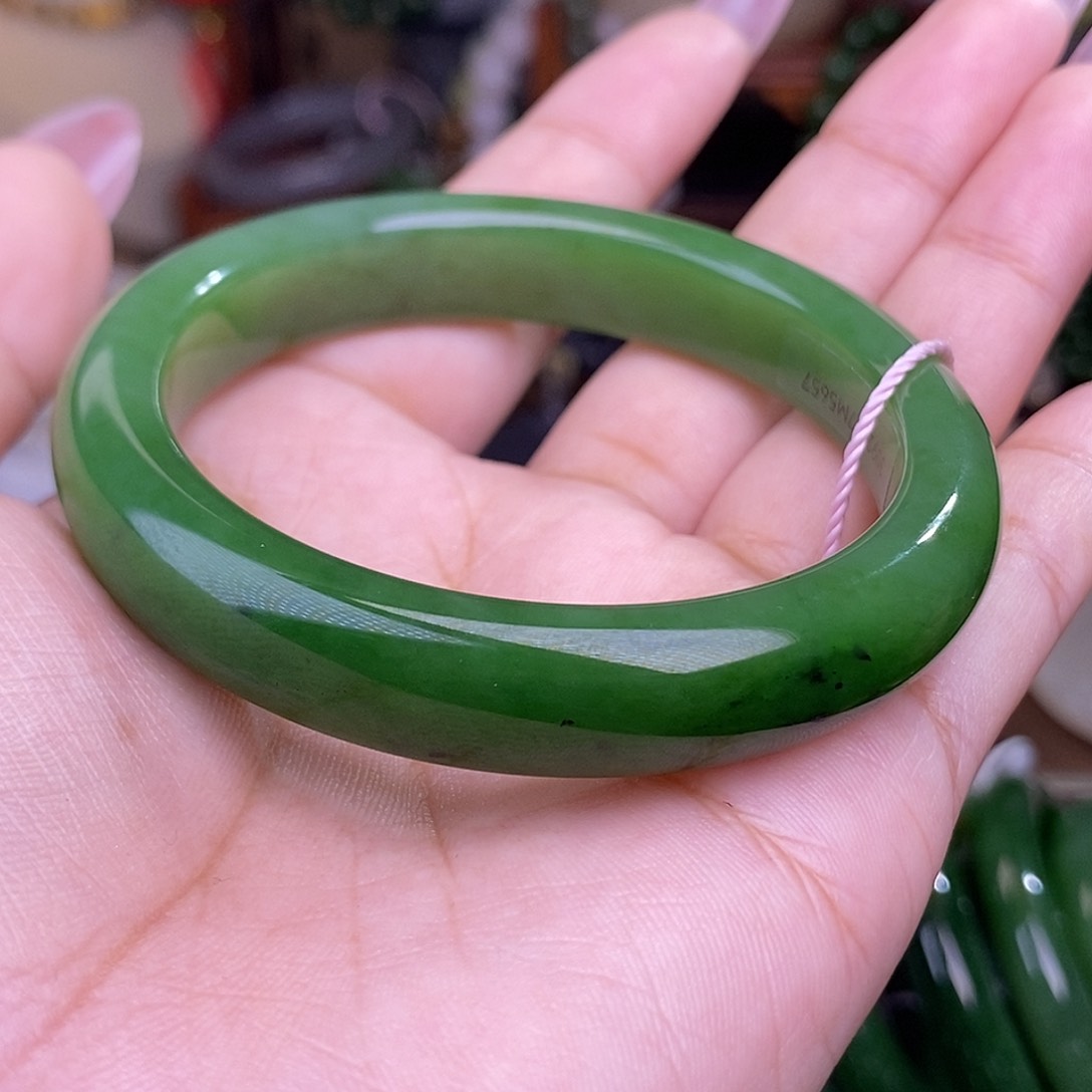 和田玉56碧玉脂膏级手镯清货价未镶嵌鸣*