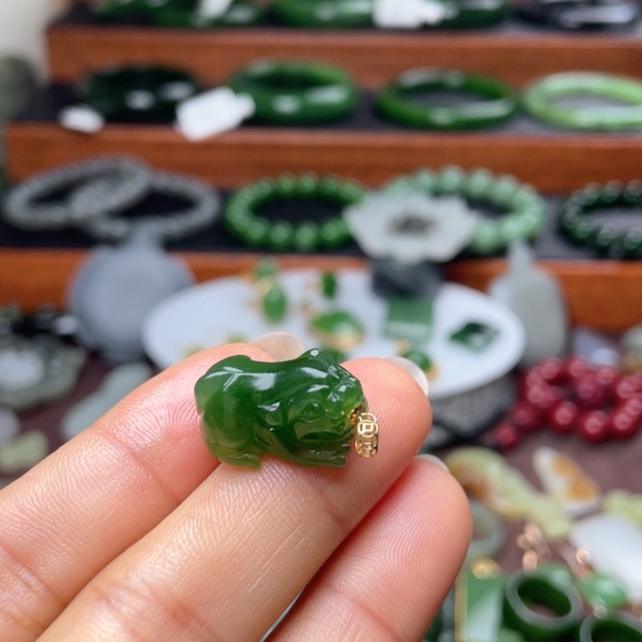 和田玉（碧玉）颈饰18K金镶嵌