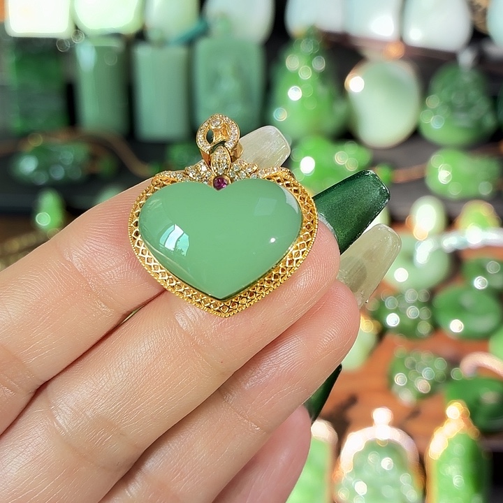 和田玉18K金镶嵌挂件