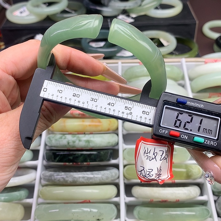 蛇纹石玉手镯未镶嵌746