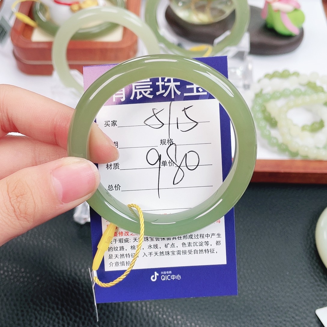 和田玉未镶嵌手镯