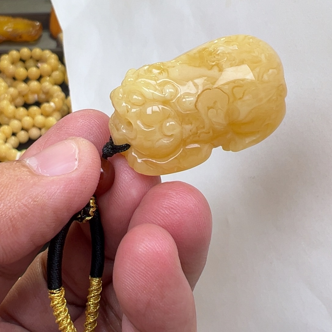 滕***疼蜜蜡未镶嵌裸石12.4克