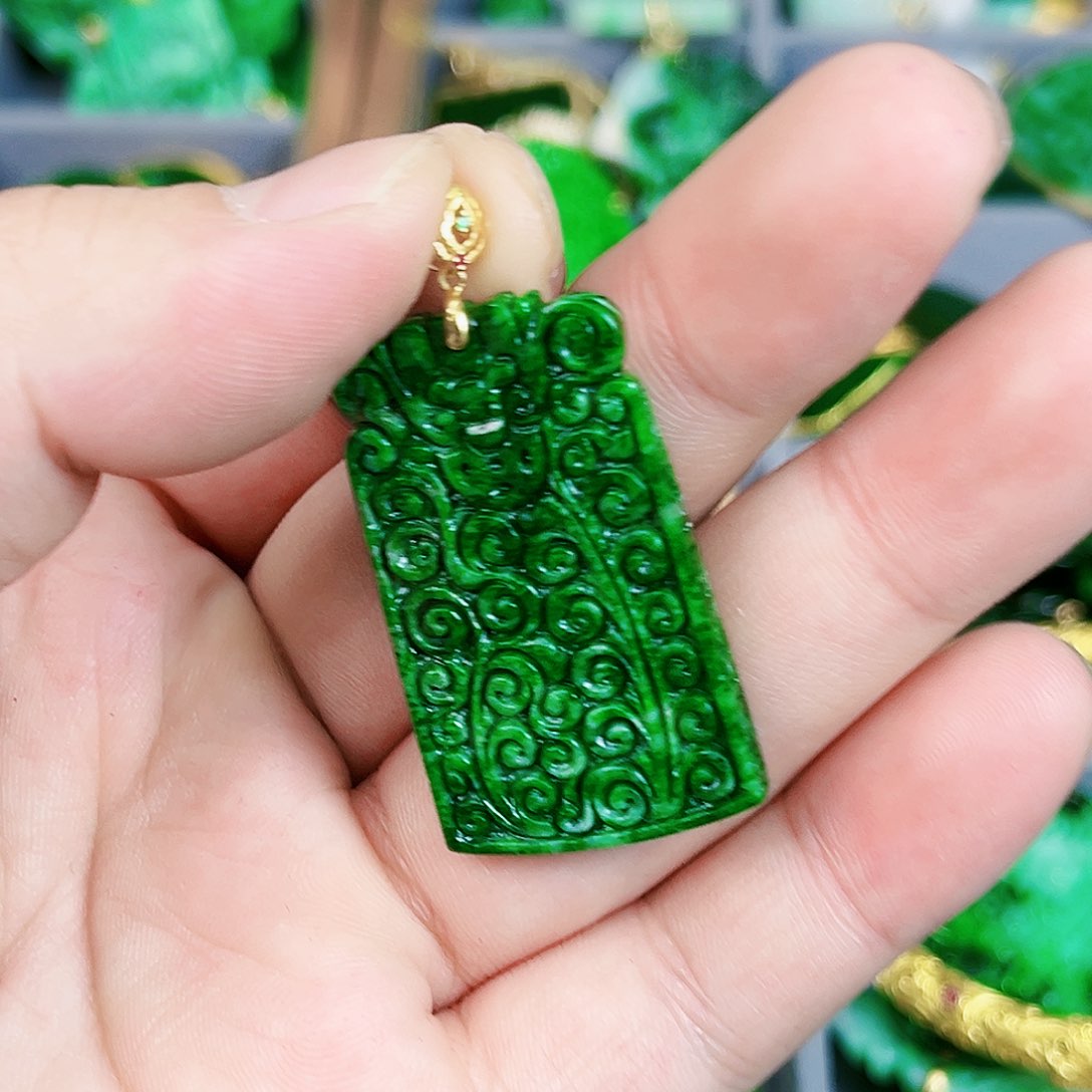 翡翠颈饰18K金镶嵌吊坠