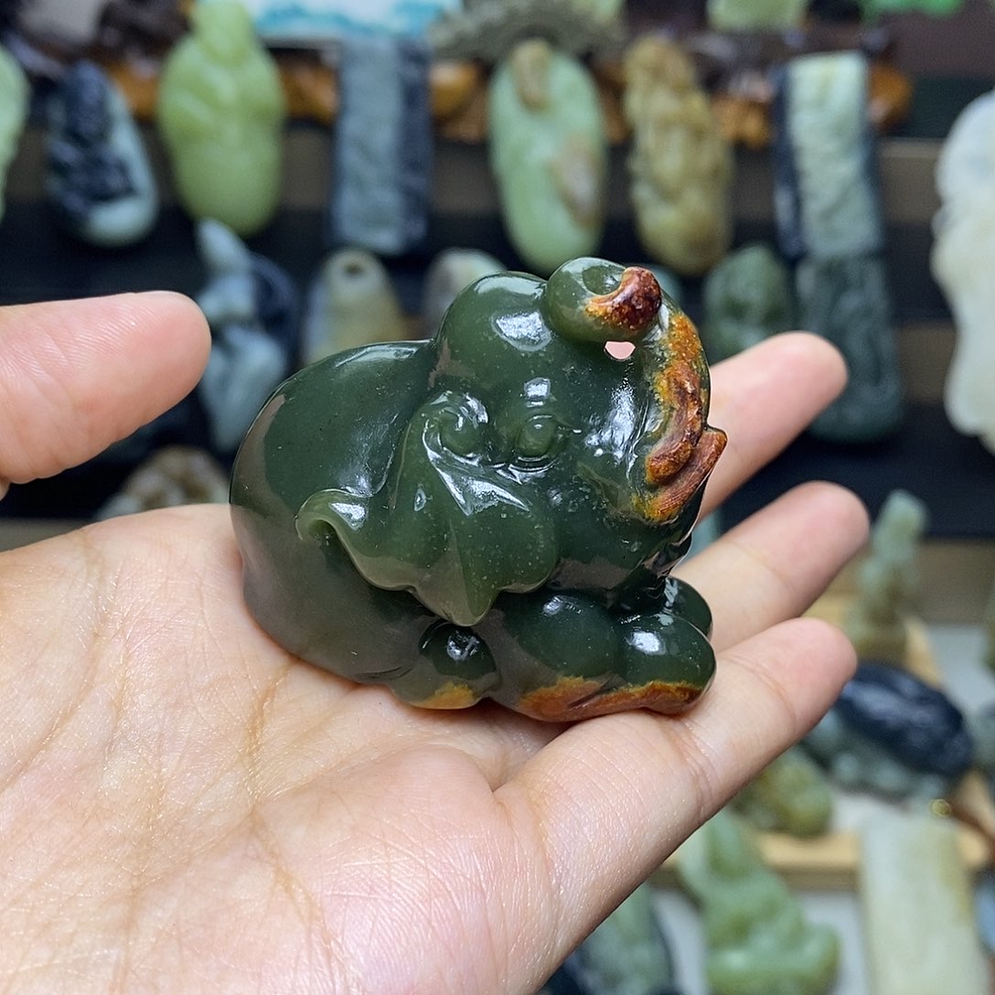 颈饰未镶嵌和田玉吉***、