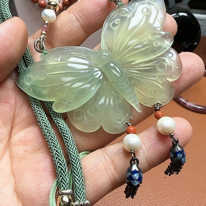 蛇纹石玉颈饰未镶嵌玉*.