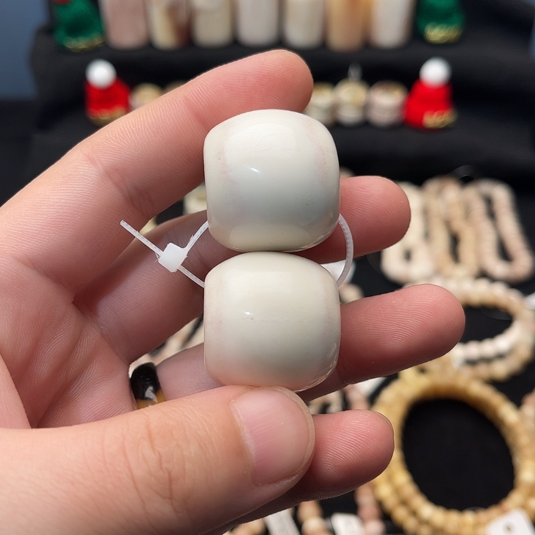 白玉菩提吊坠精品驼骨手球