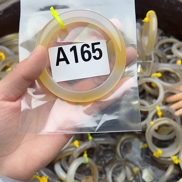 要***呀玛瑙/玉髓未镶嵌手镯165