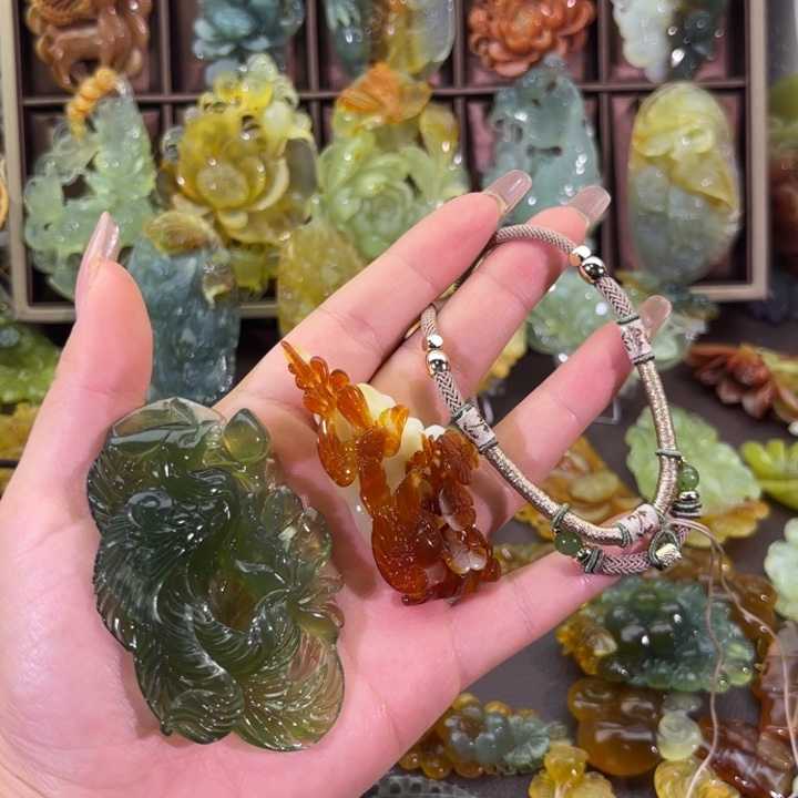 未镶嵌蛇纹石玉颈饰揽*?随机发