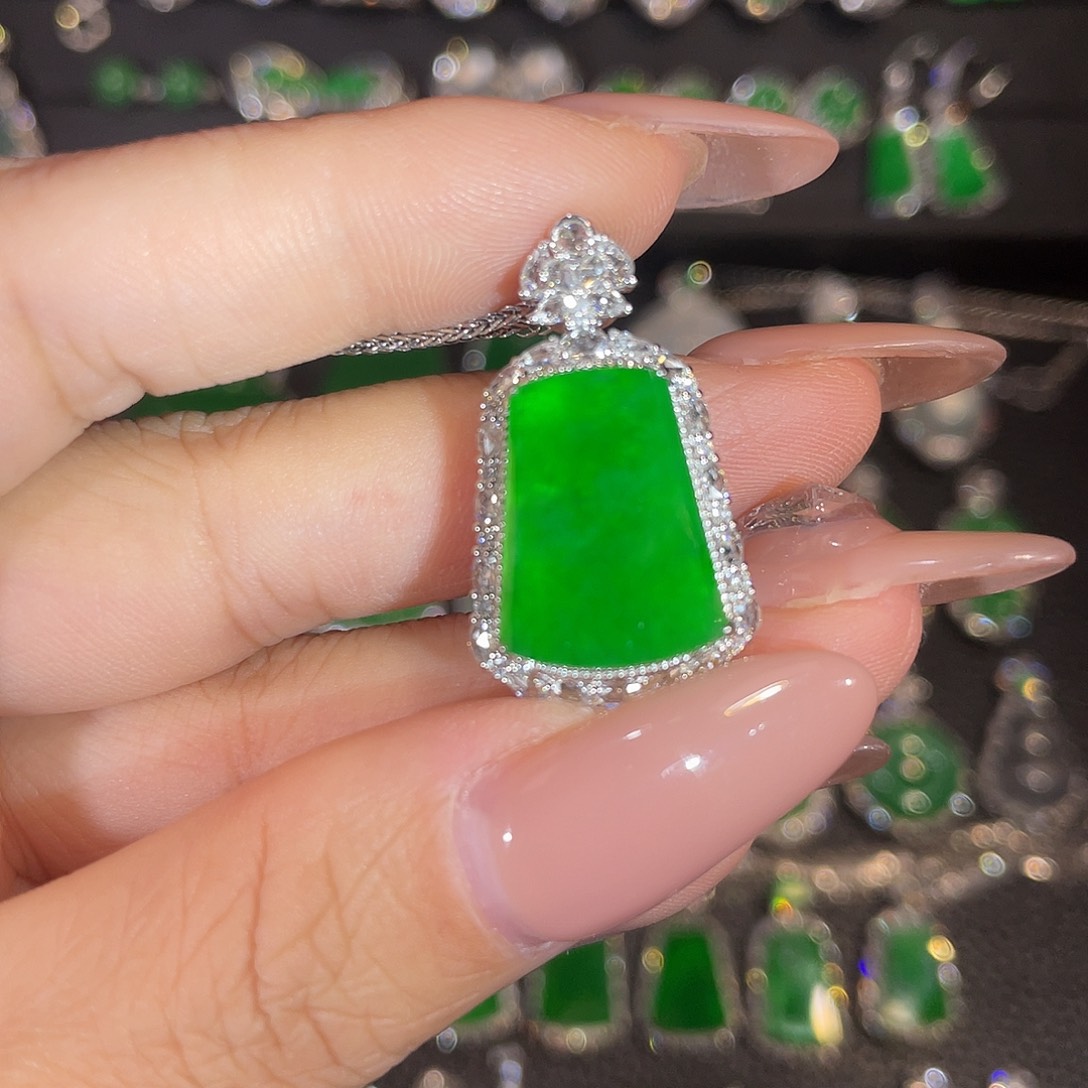 翡翠18K金镶嵌吊坠(不含链)无事牌吊坠